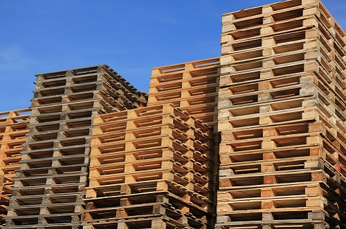 MTE supplies hardwood and softwood for pallet manufacturing Wooden Pallet Stack Suppliers
